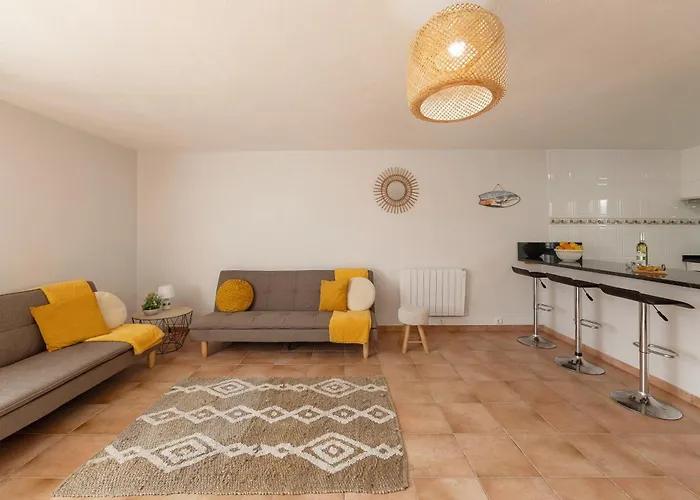 Moradia Marques Вилла Назаре